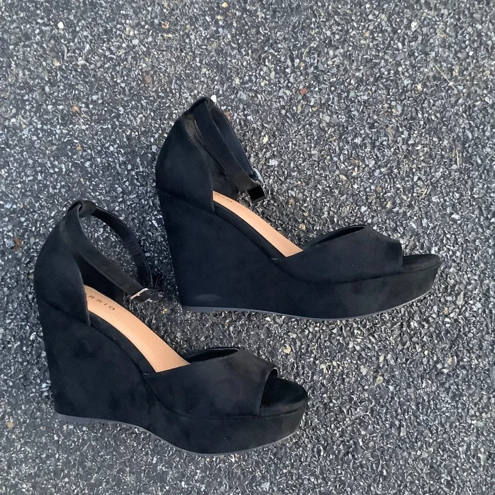 Torrid Black Faux Suede Platform Wedge Sandals Ankle Strap Wide Width 10W
